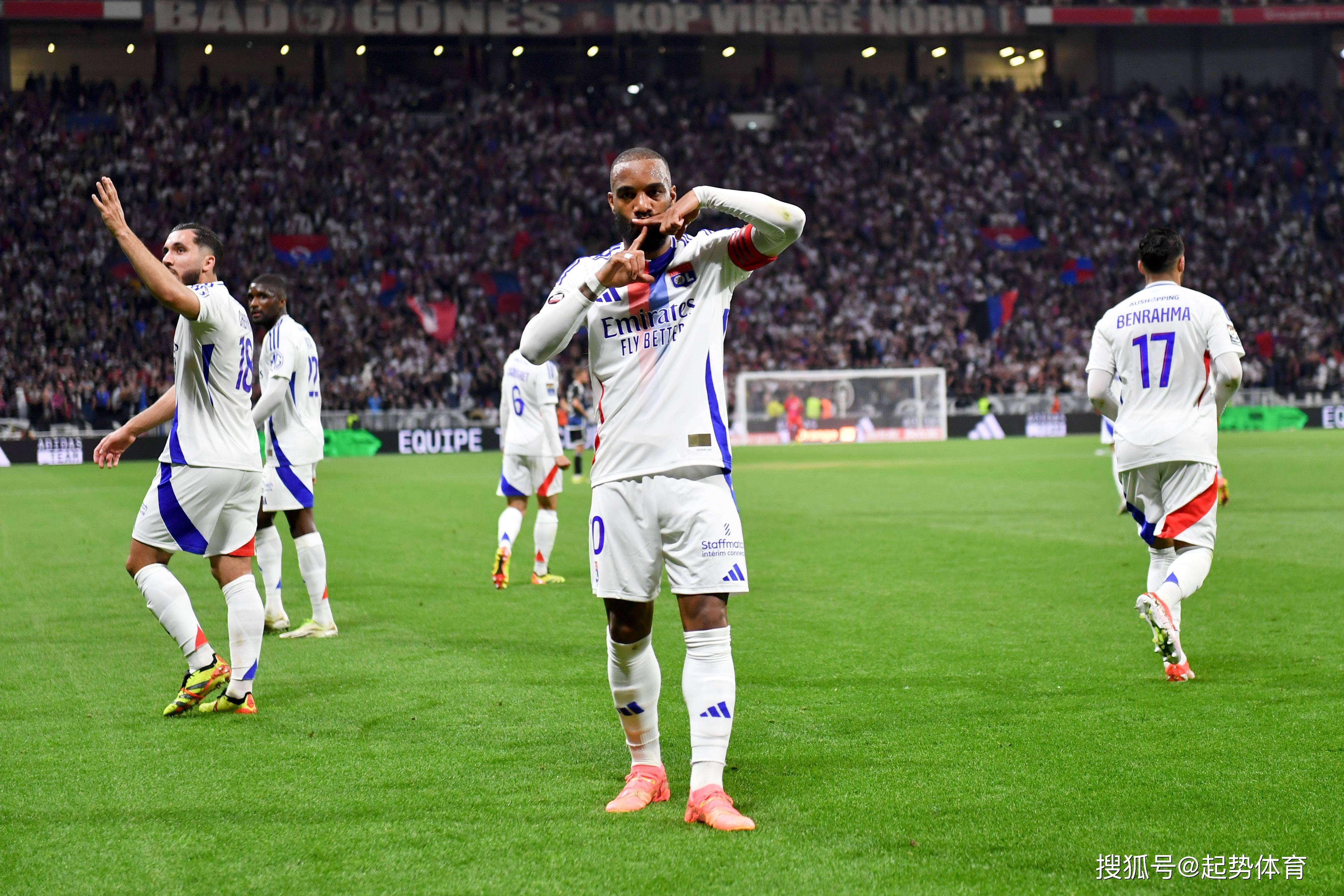 九游体育官方入口-欧预赛即将开打,足球明星们备战认真的简单介绍