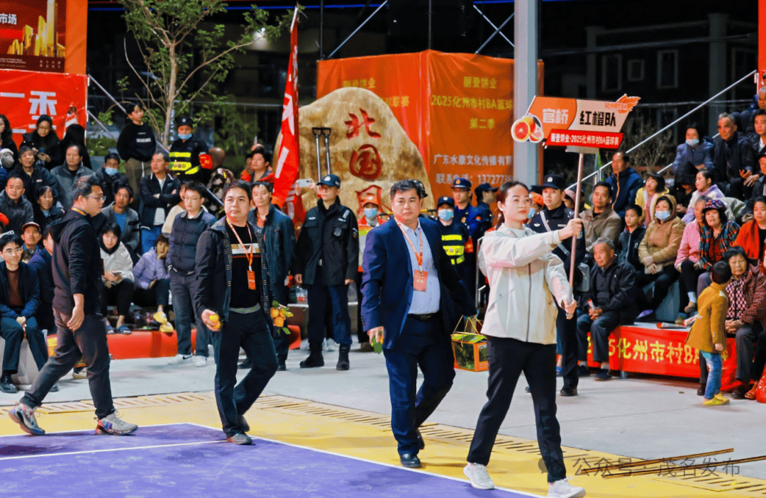 九游娱乐官方-比分胶着的比赛吸引众多球迷观看,现场气氛热烈的简单介绍