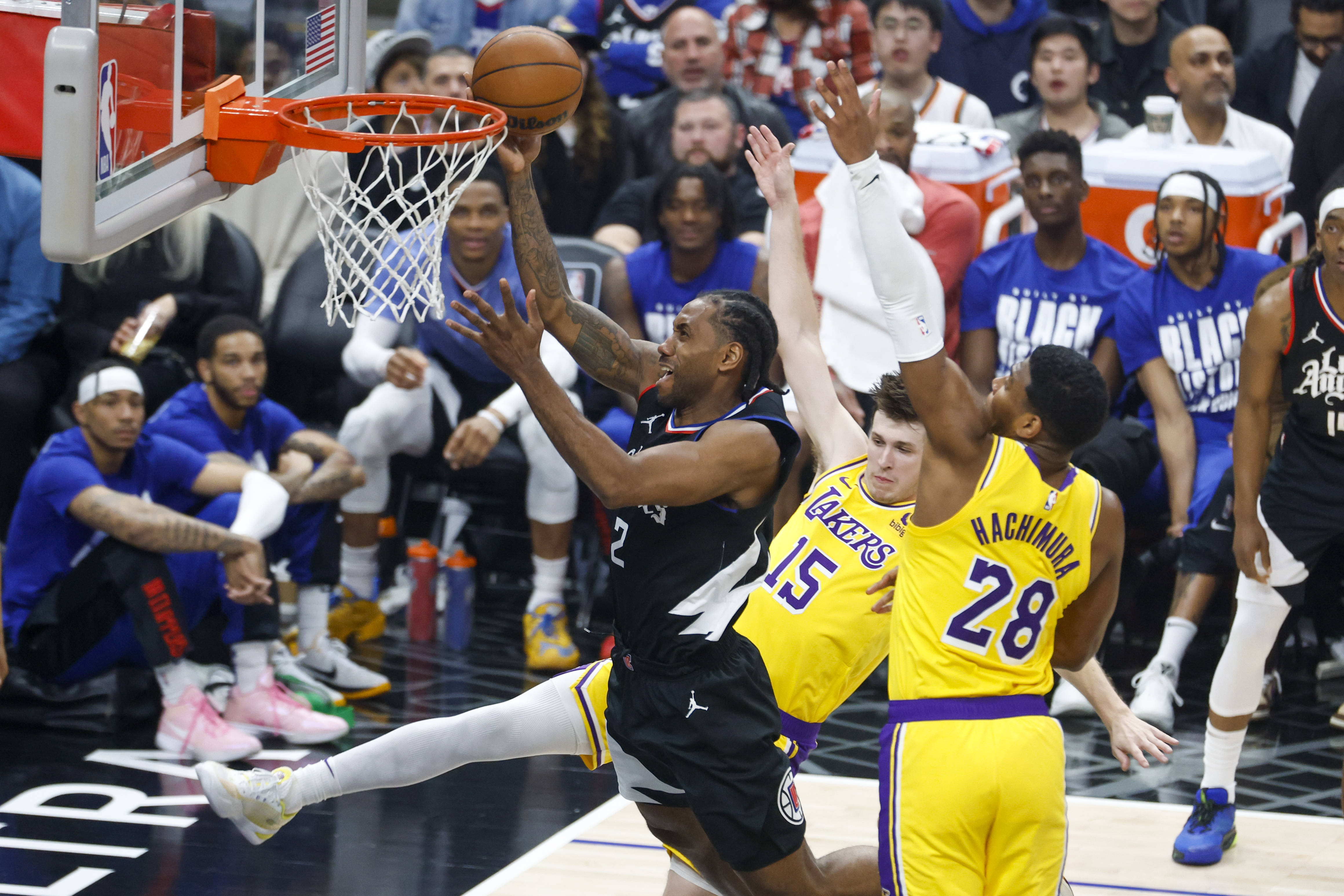 关于篮球比赛全面升级，技战术配合娴熟的信息