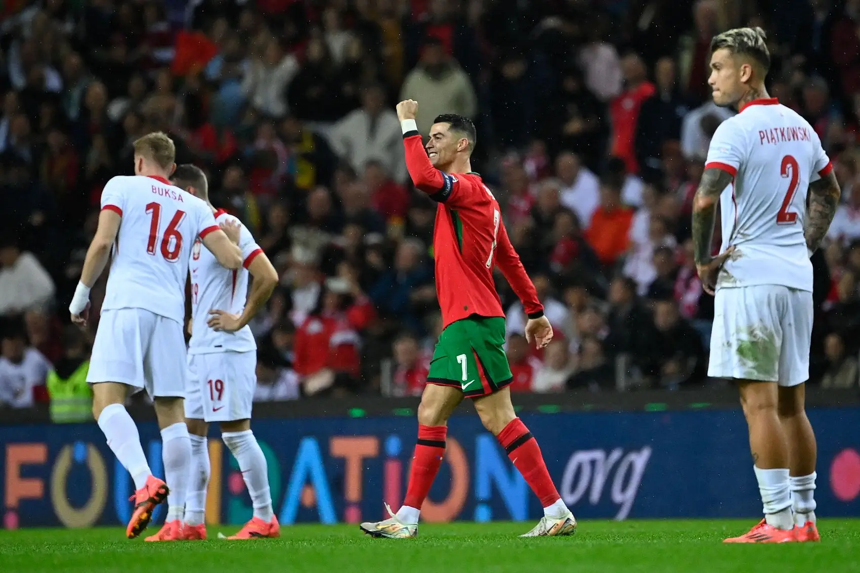 九游中国-热血燃情:欧洲足球联赛壮举频现