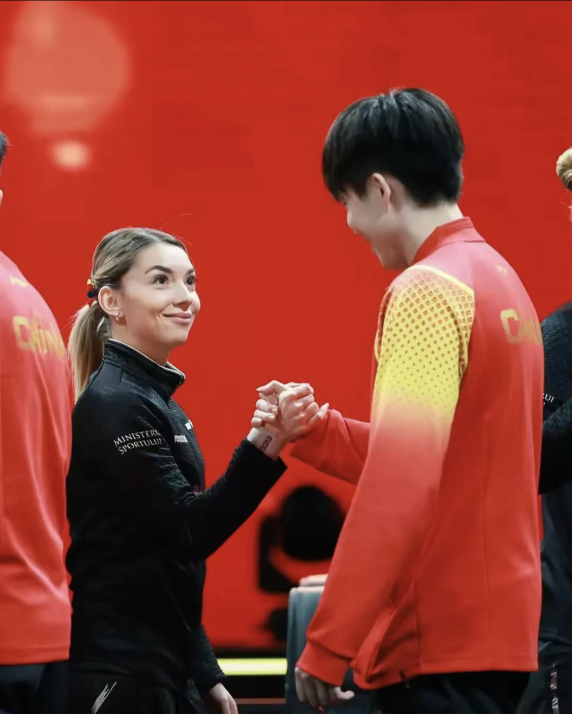 九游娱乐官方-意大利女足主帅赞扬球员团结合作