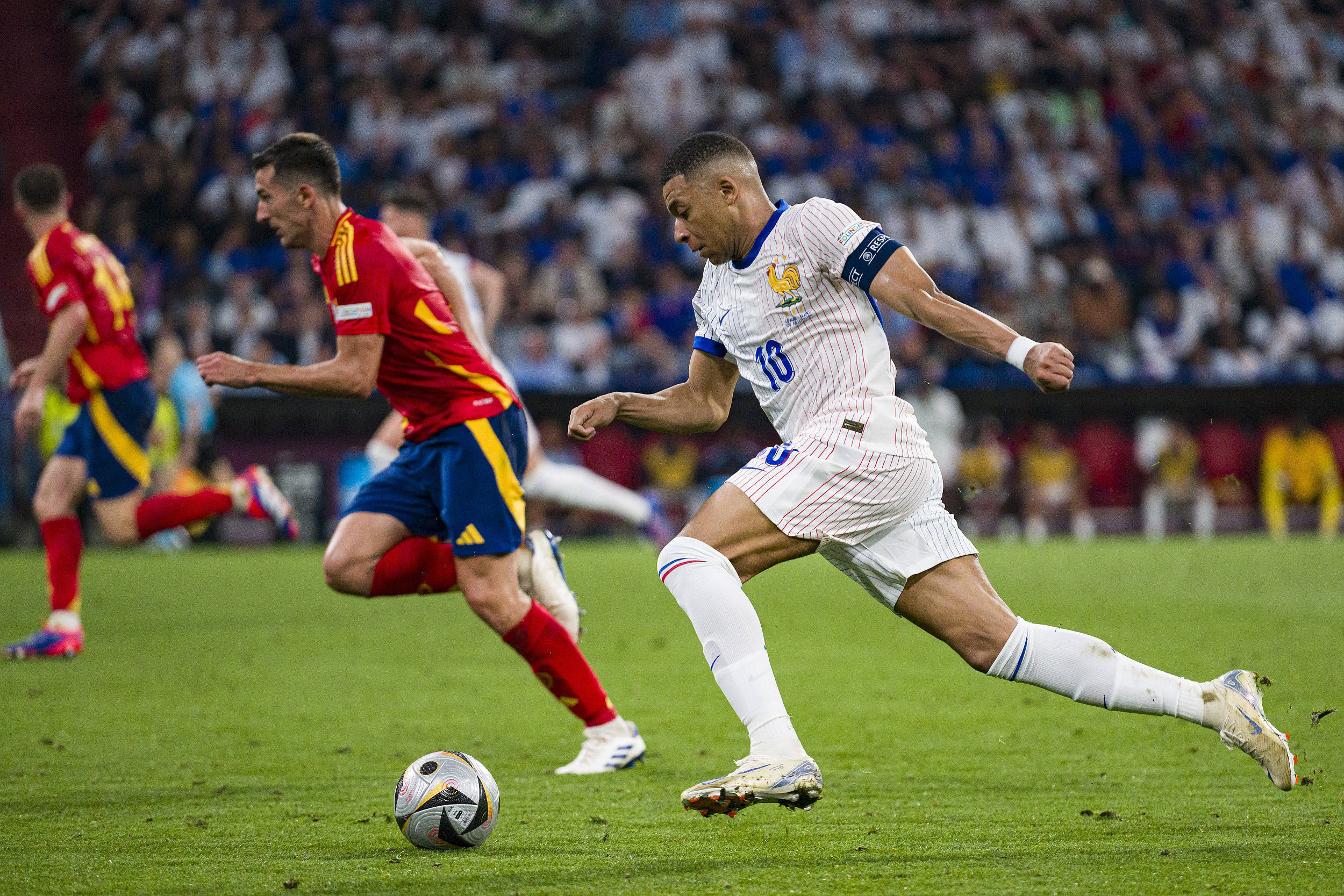 九游游戏-西班牙队惊险过关,步入欧洲国家联赛半决赛的简单介绍