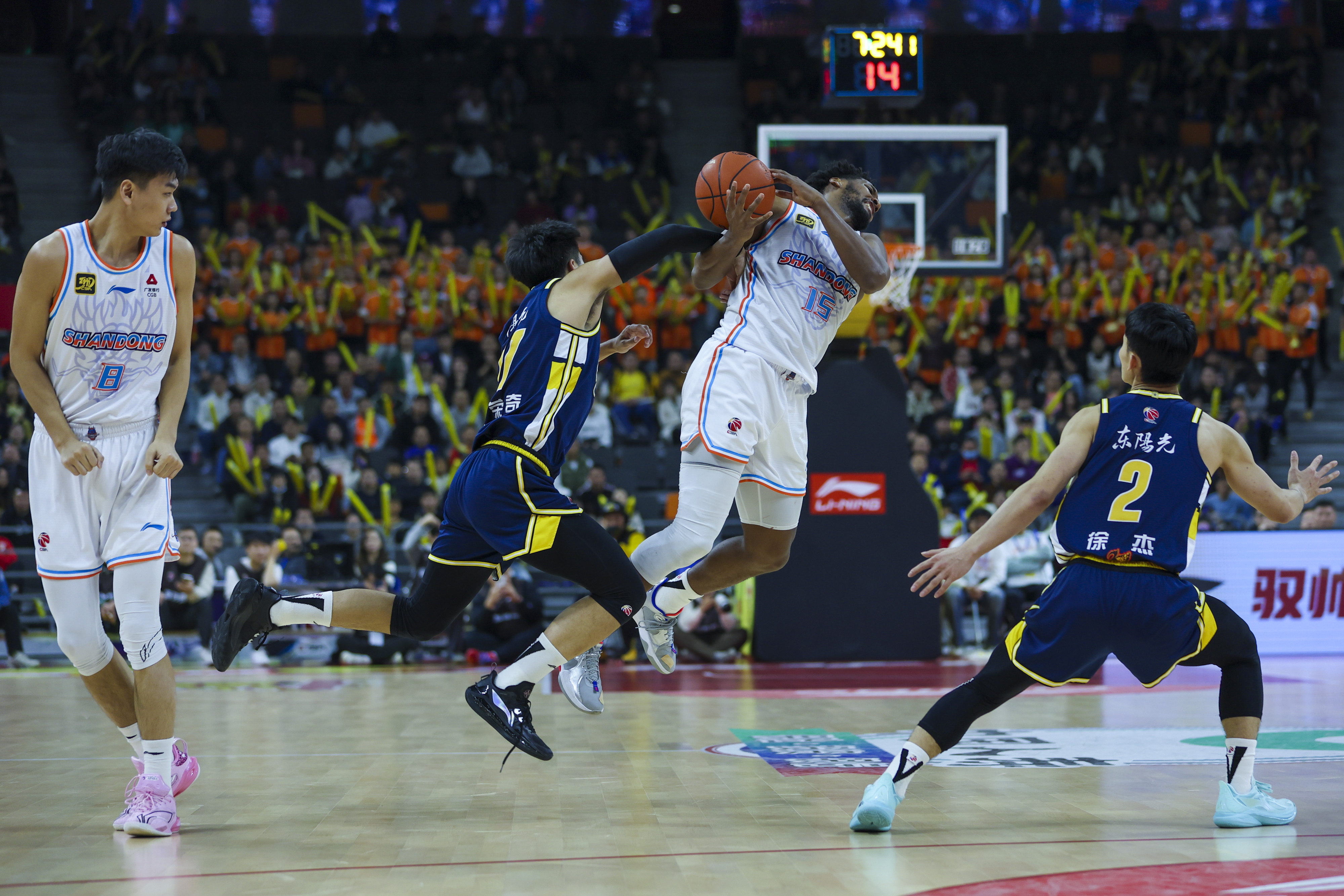 九游娱乐-紧张比赛结束,名将倾尽全力保住胜利的简单介绍