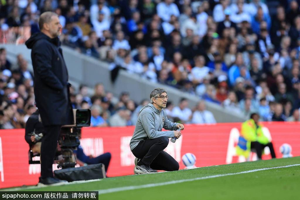 九游娱乐网页-球队士气低落情绪低迷，主帅急需鼓舞的简单介绍