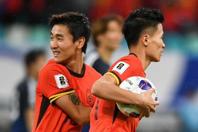 九游体育官方入口-实力强劲球队犯错频频，反思成败之道