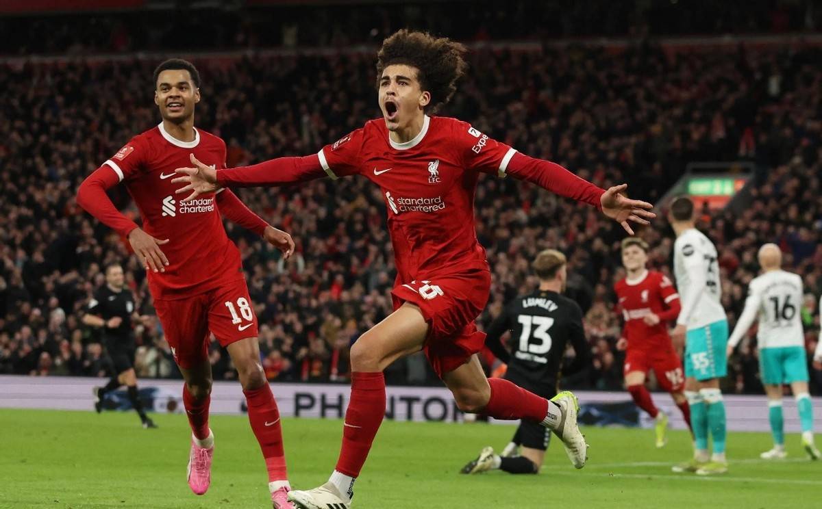 利物浦后卫连场进球,帮助球队取得连胜 利物浦后卫连场进球,帮助球队取得连胜