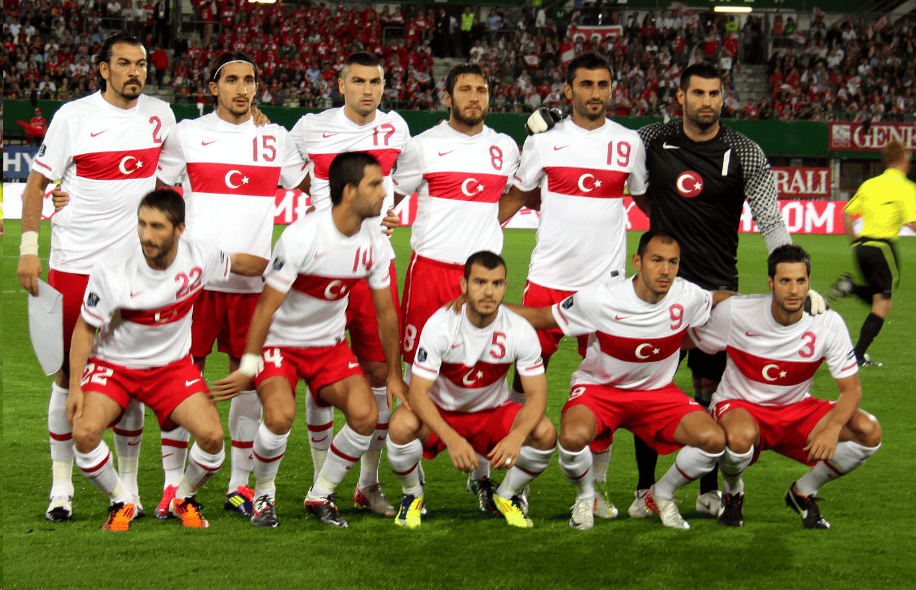 关于斯洛伐克客场不敌十人威尔士，小组出线悬念的信息