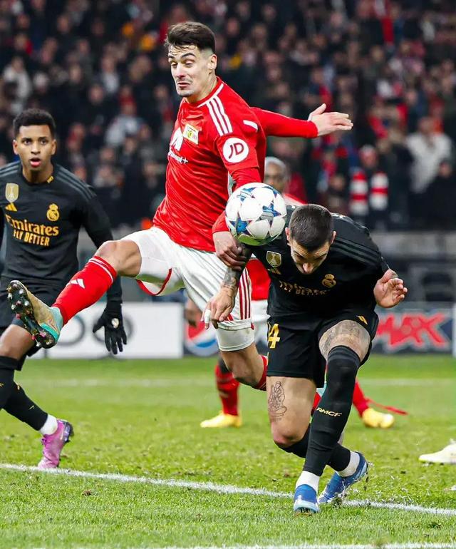 九游体育直播-曼联战胜对手,晋级欧冠淘汰赛之路