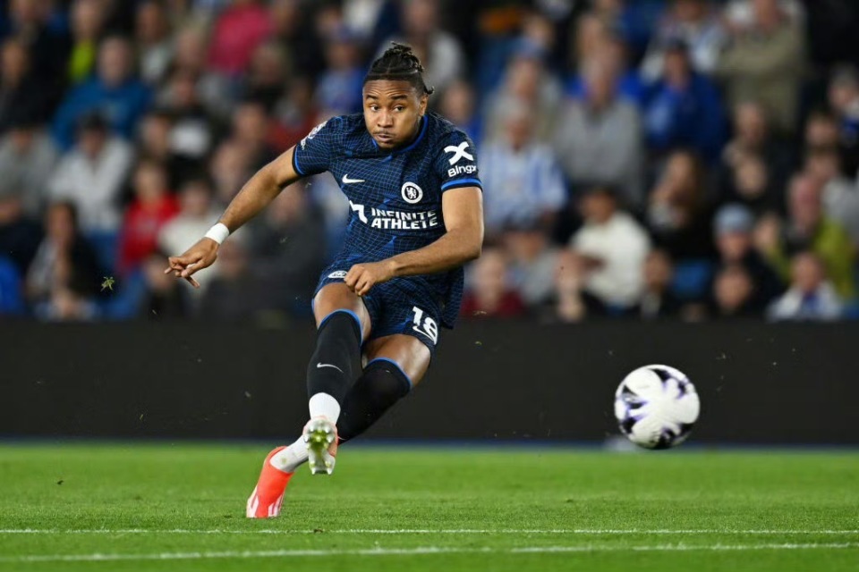 包含切尔西发威，夺取胜利晋级锦标赛的词条