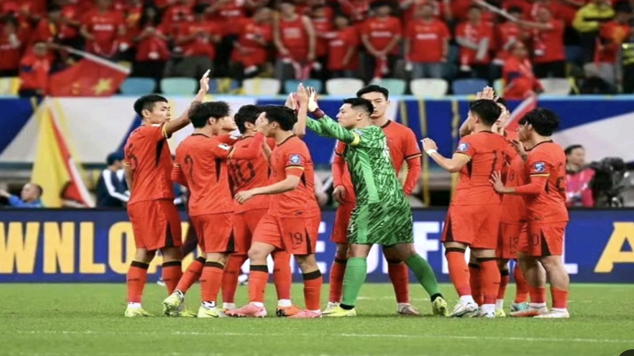 亚洲足球豪强对决引发球迷热议!的简单介绍 亚洲足球豪强对决引发球迷热议!的简单介绍