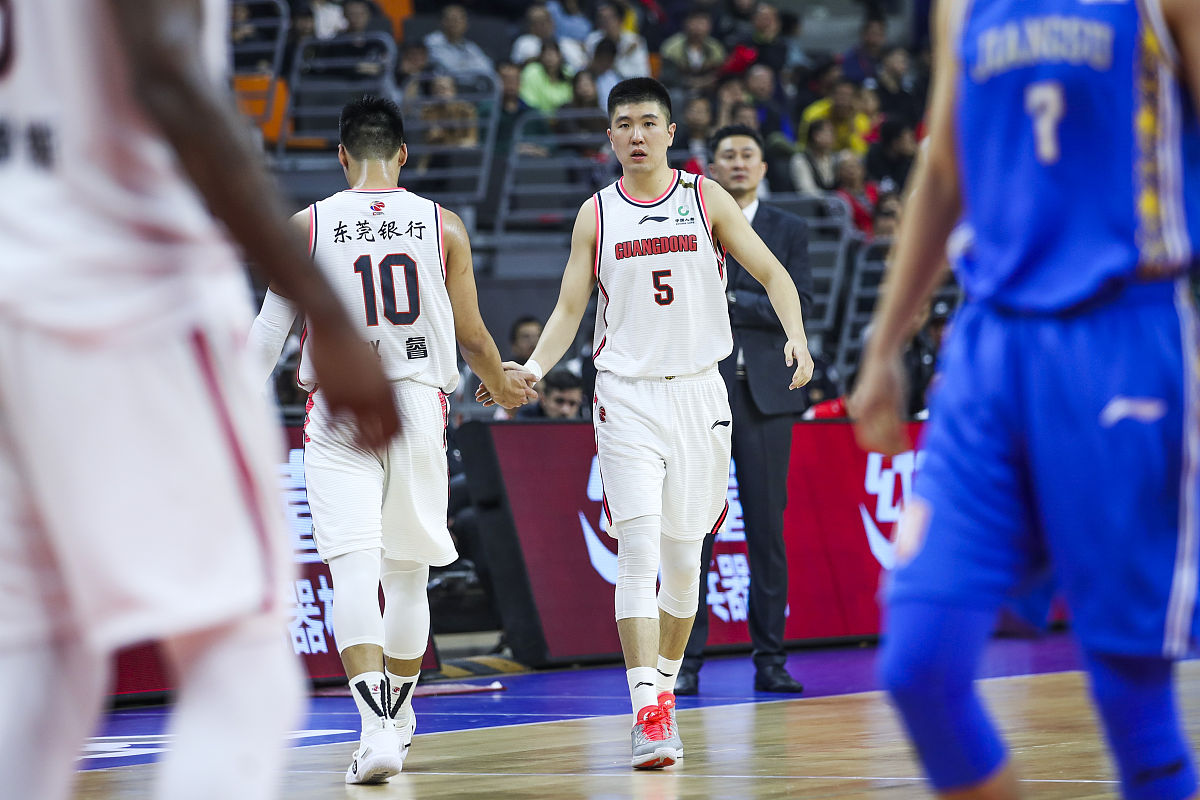 9you娱乐-外援发挥出色，协助球队取得胜利