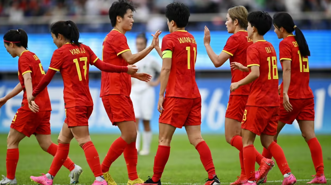 女子足球界,球队激烈争夺胜利 女子足球界,球队激烈争夺胜利