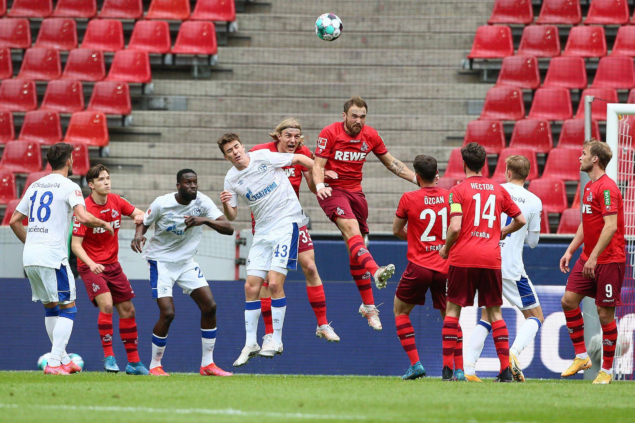 奥格斯堡客场遭遇挫败,失去拯救机会 奥格斯堡客场遭遇挫败,失去拯救机会