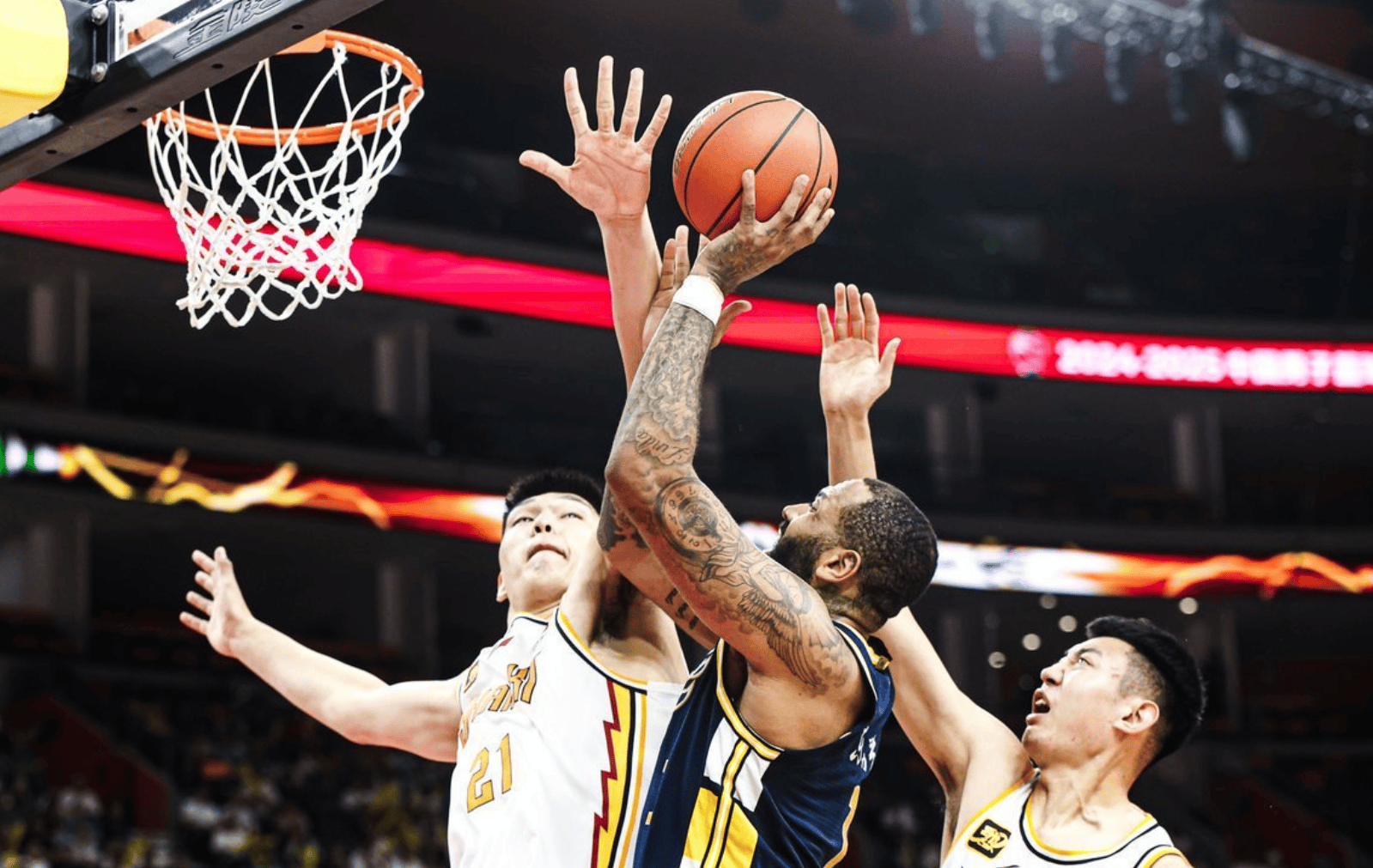 九游娱乐首页-惊险逆转！球队在比赛最后时刻实现逆袭胜利的简单介绍