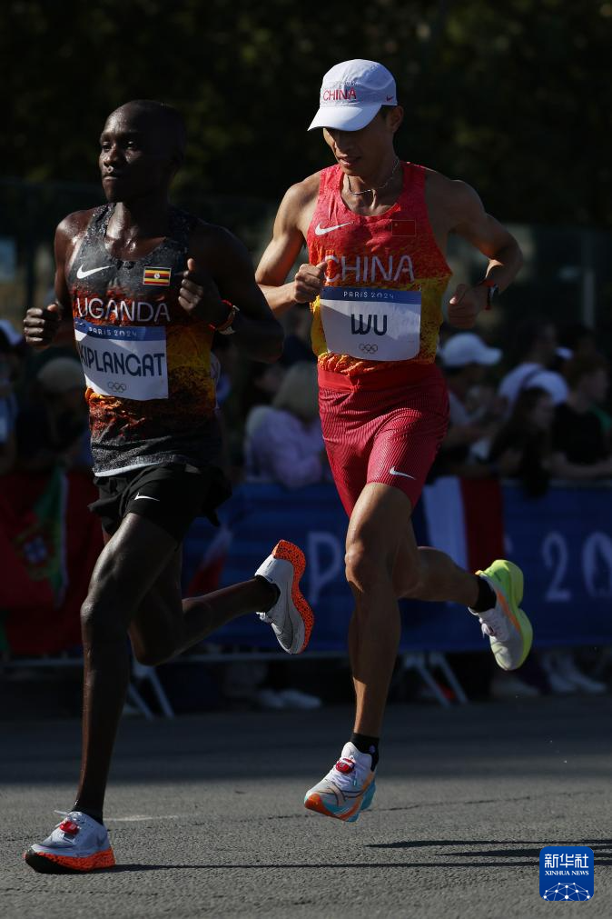 九游官网-墨西哥田径选手飞奔冲刺，夺得冠军