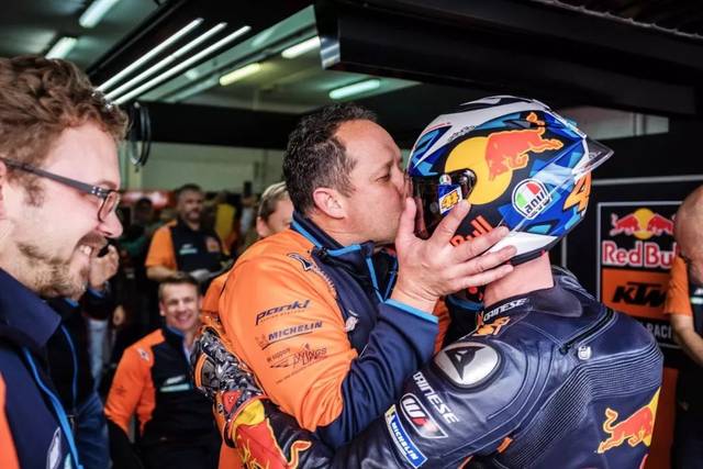 田径比赛中出现 田径比赛中出现