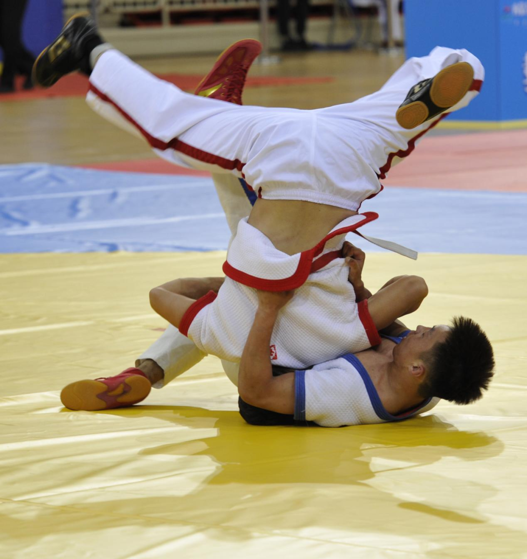 九游娱乐官方网站-摔跤比赛:意大利选手斗志昂扬