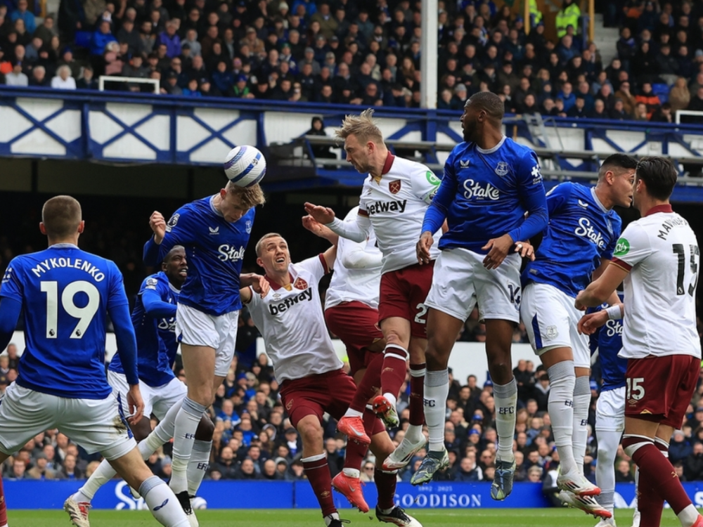 伯恩茅斯被曼城绝杀战胜,降级阴影再度笼罩 伯恩茅斯被曼城绝杀战胜,降级阴影再度笼罩