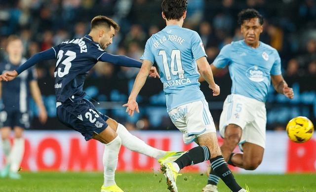 九游娱乐-塞尔塔维戈主场艰难战胜阿尔维斯的简单介绍