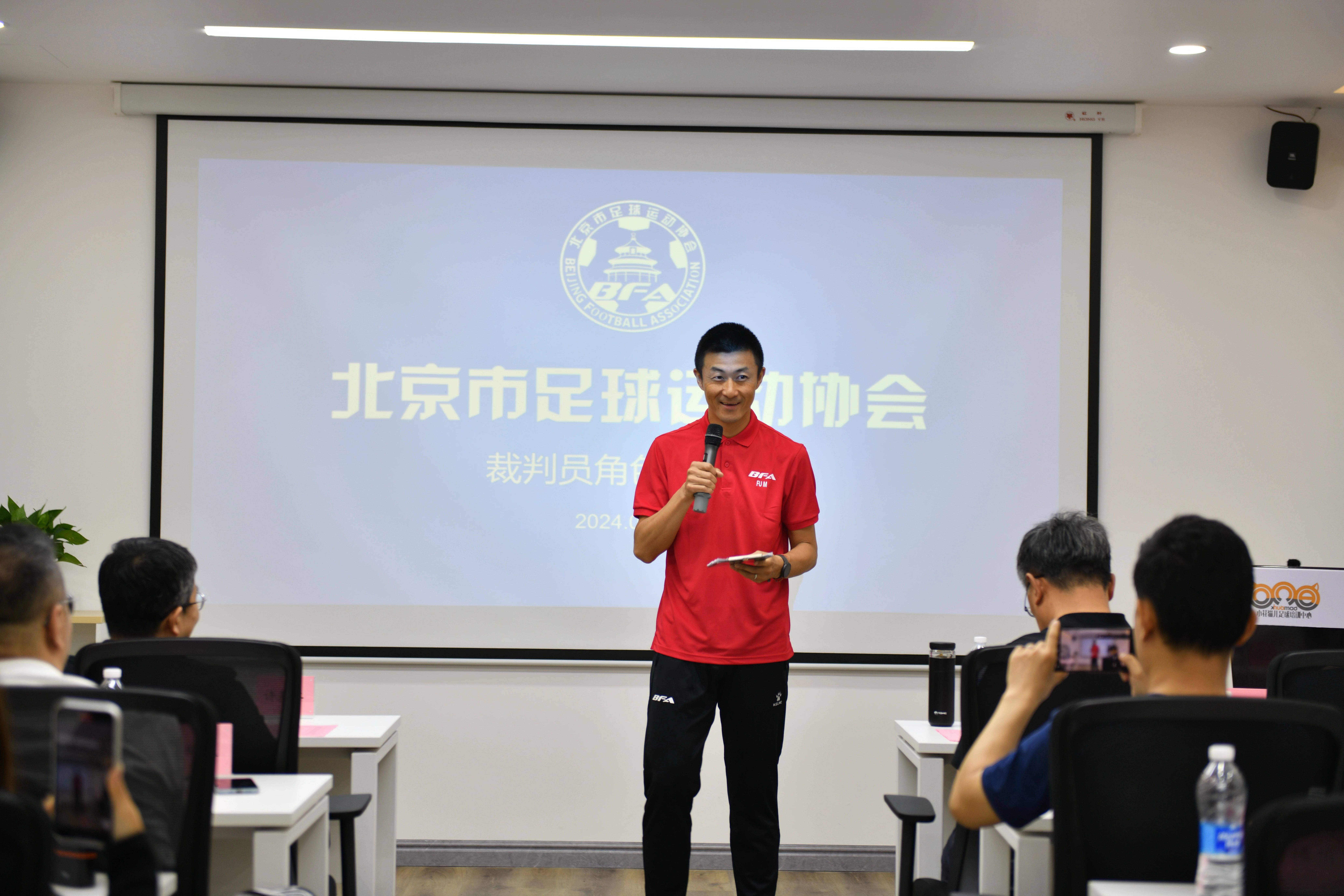 裁判公正执裁，保证比赛公平