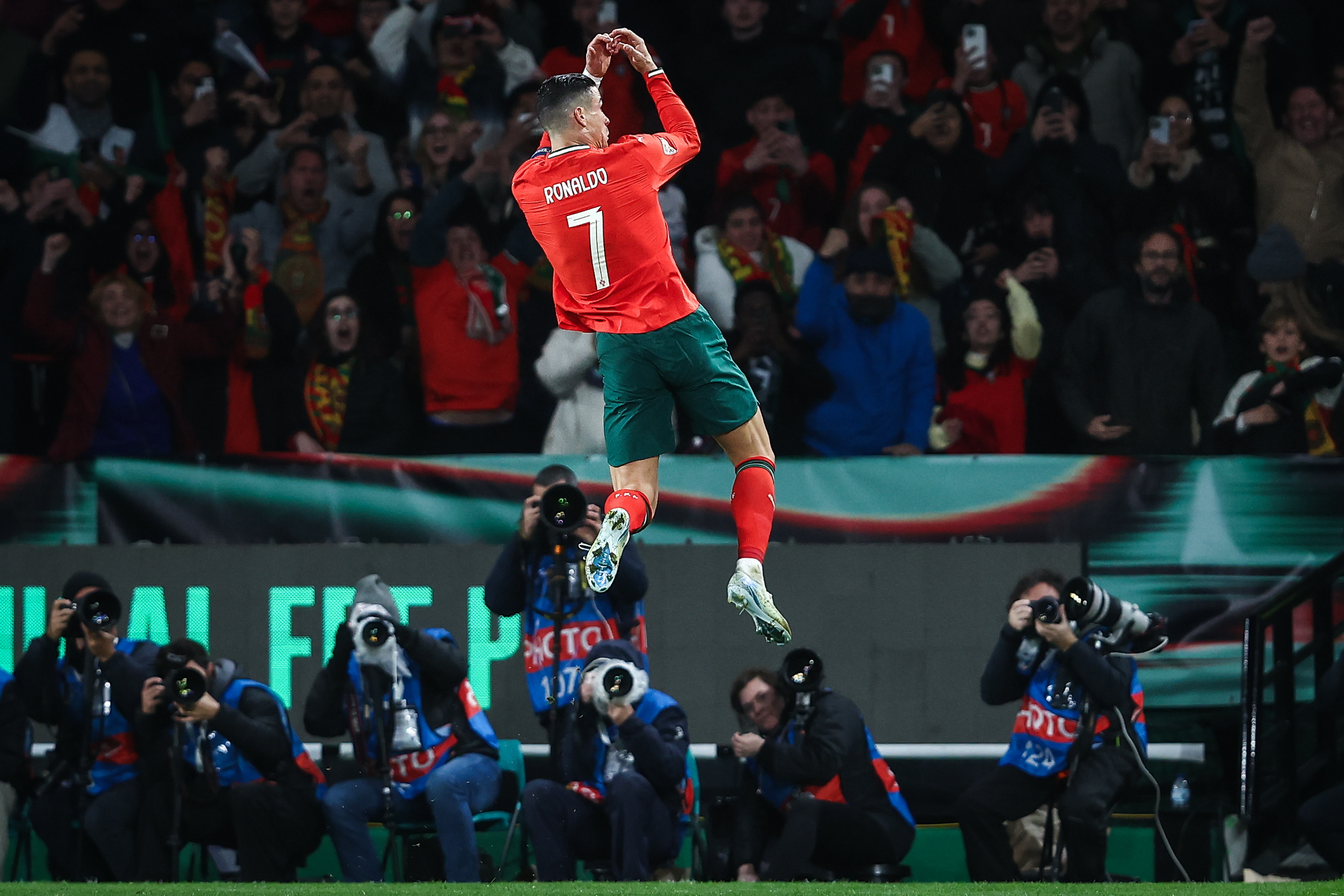 欧国联杯即将开幕,球迷期待精彩对决 欧国联杯即将开幕,球迷期待精彩对决