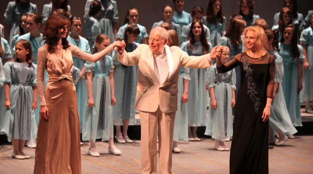 拉脱维亚队员斩获冠军,圆梦巅峰 拉脱维亚队员斩获冠军,圆梦巅峰