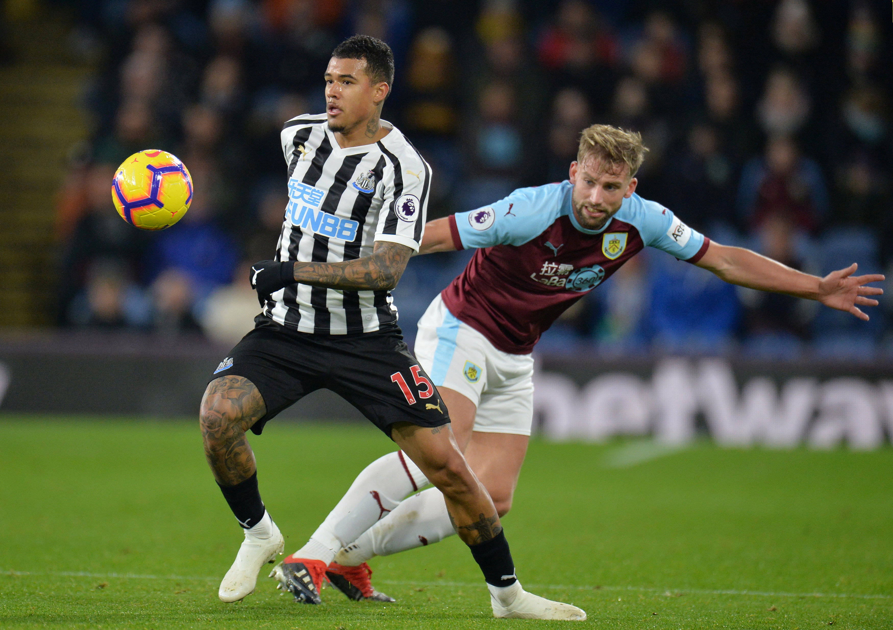 九游官网-伯恩利客场大捷,表现持续进步