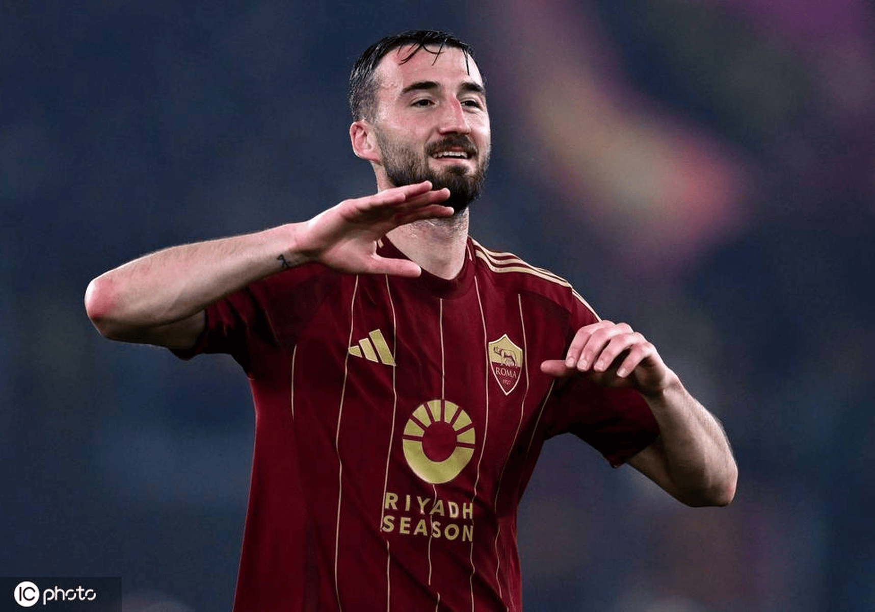 罗马球员展现团结力量,共同迎战挑战的简单介绍 罗马球员展现团结力量,共同迎战挑战的简单介绍