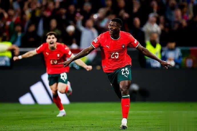 九游娱乐-欧国联比赛中球队战术稳健,将晋级希望抓牢