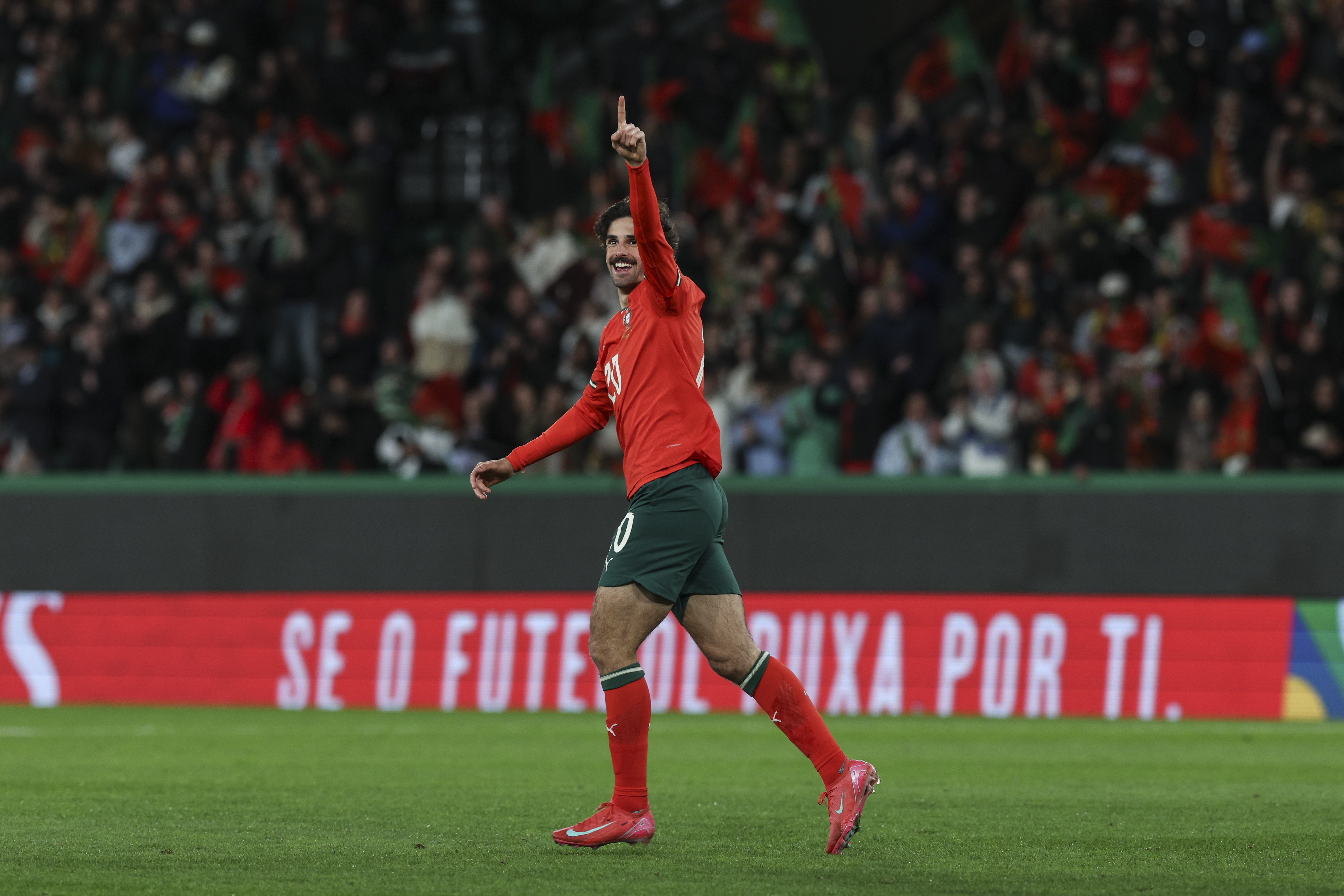 九游app下载-葡萄牙大胜荷兰,成功跻身欧洲杯小组第一