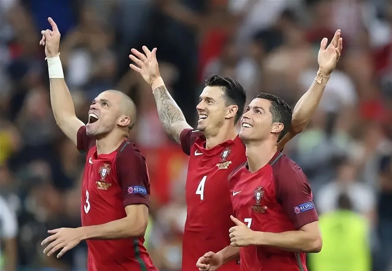 葡萄牙大胜荷兰，成功跻身欧洲杯小组第一