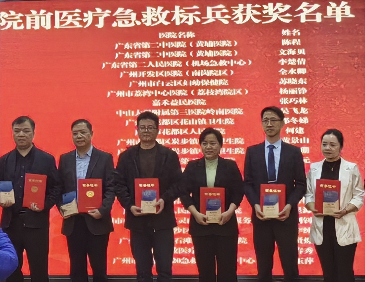 九游体育APP下载-医疗队紧急出手！选手突发状况，紧急就医