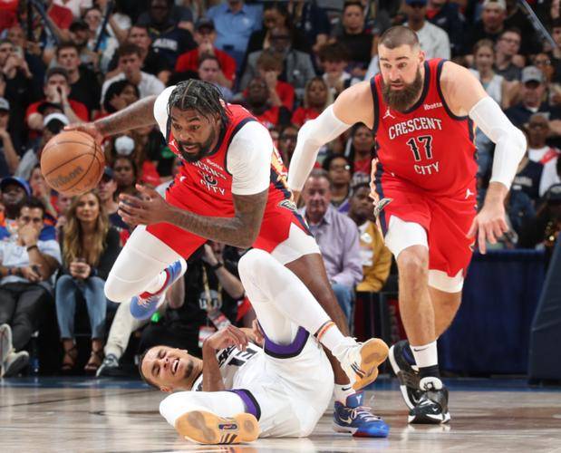 九游体育-鹈鹕队主场失利，季后赛资格悬念重重