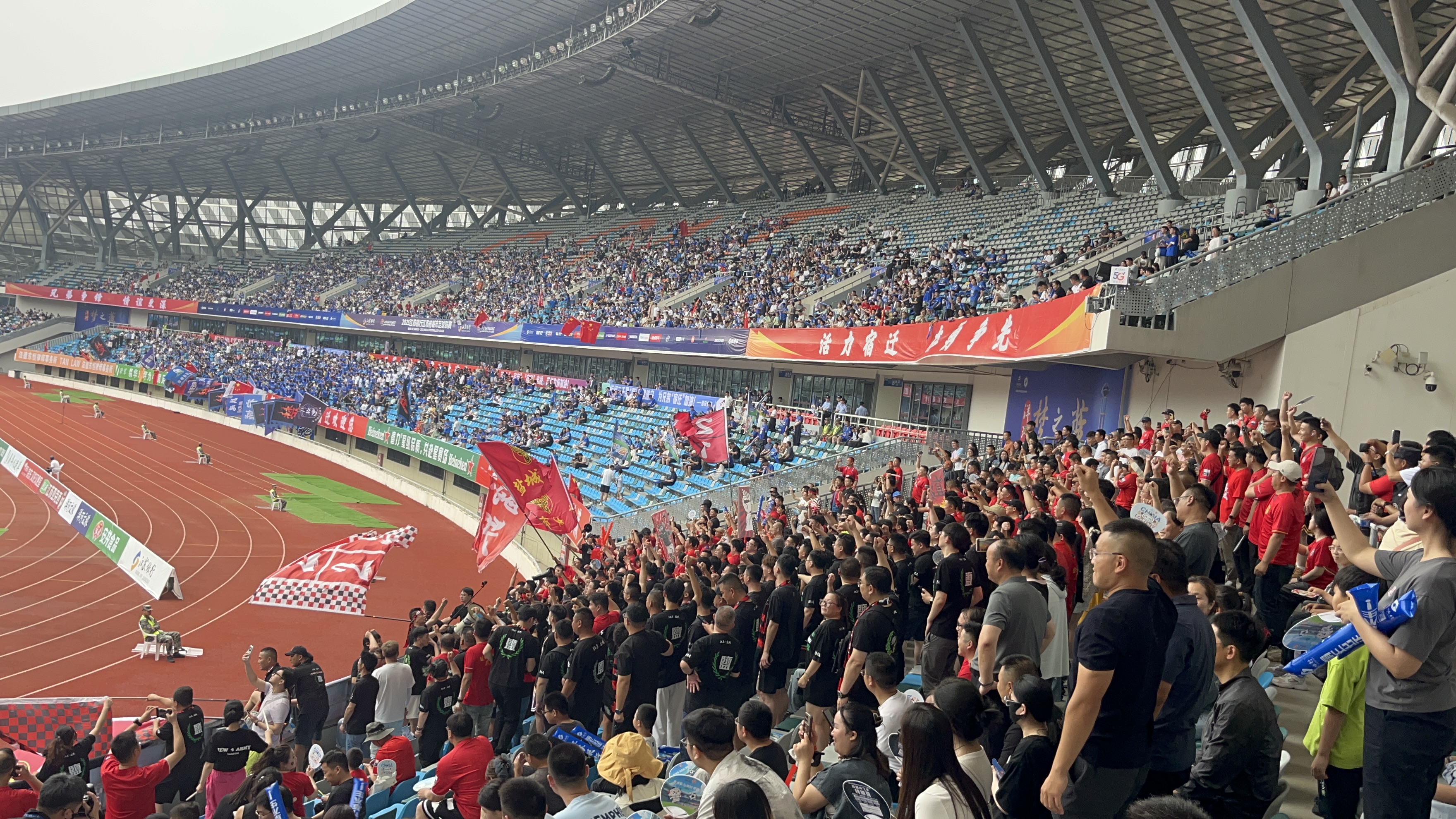 九游体育平台-精彩比赛频频上演,球迷热情高涨