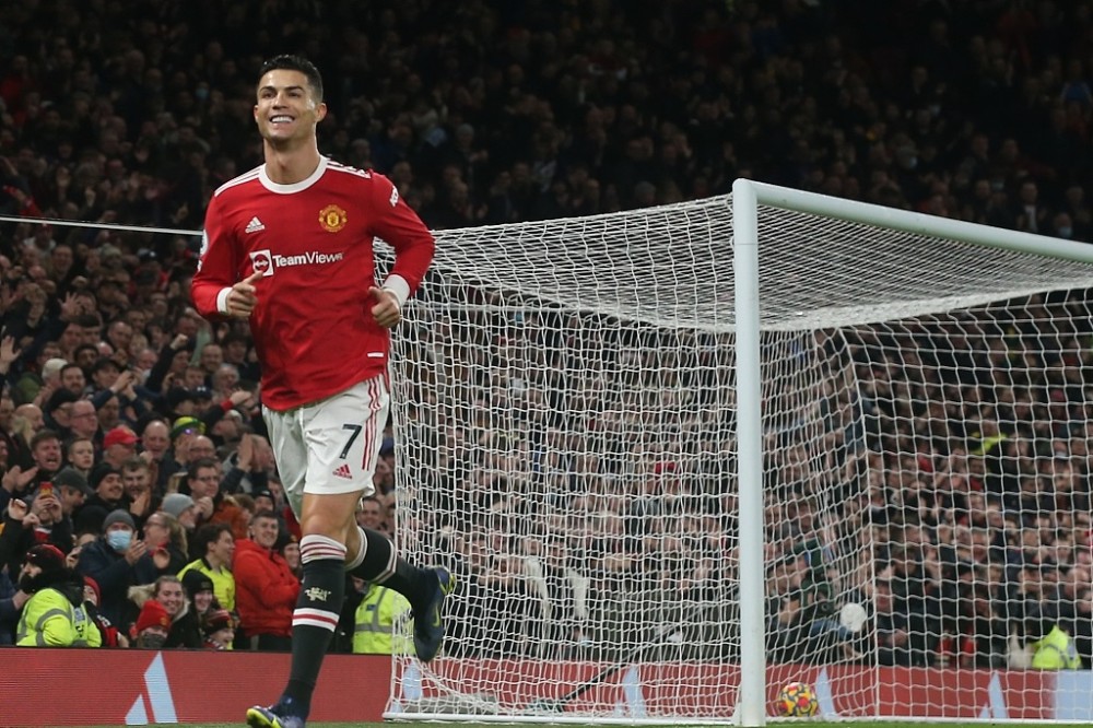 包含尤文图斯连胜保持不败，强势领跑的词条