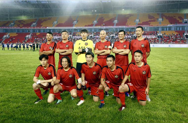 包含精彩对决不容错过,球员们全力以赴,争取胜利的词条 包含精彩对决不容错过,球员们全力以赴,争取胜利的词条