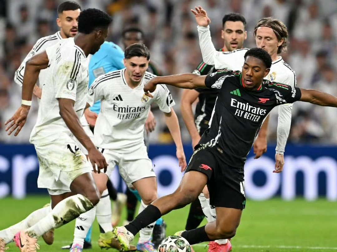 欧预赛比赛热门对决,场面火爆异常 欧预赛比赛热门对决,场面火爆异常