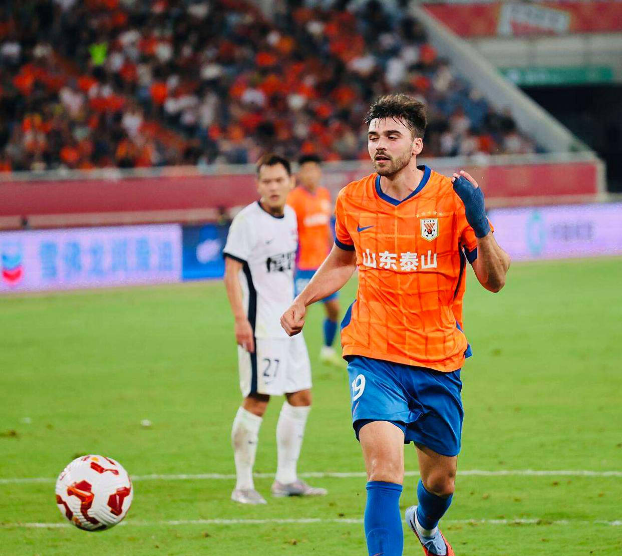 九游体育-伤病情况怎样?球队将如何应对伤病困扰?