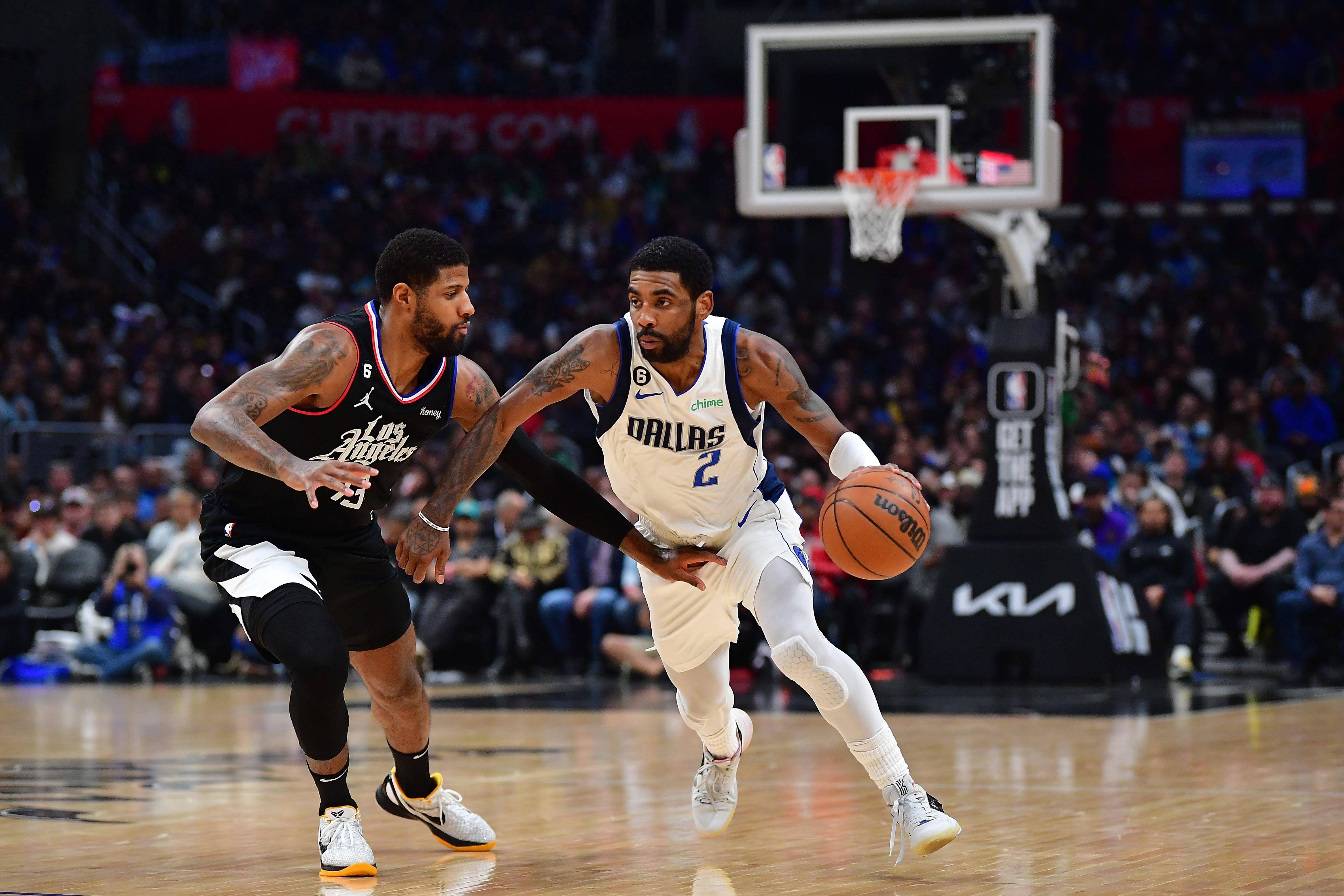 球员在国外篮球比赛中展现统治力