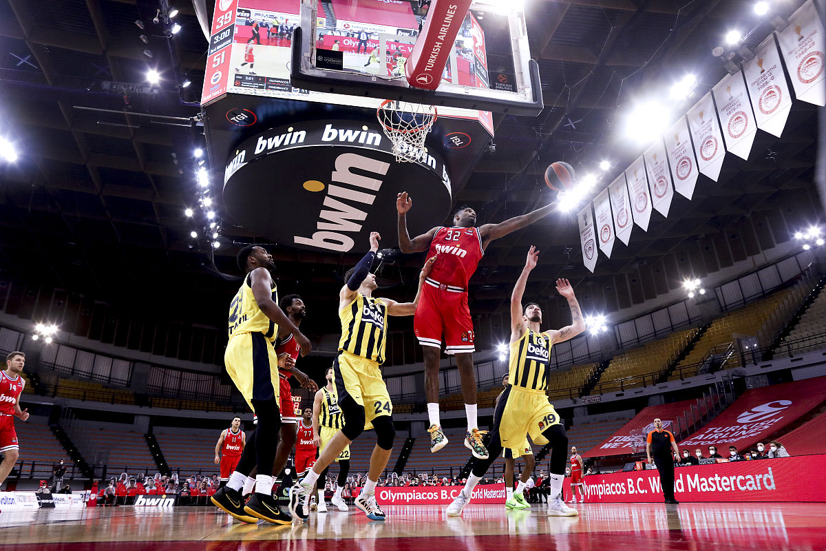 九游官网-开拓者客场击败雄鹿，赢得比赛