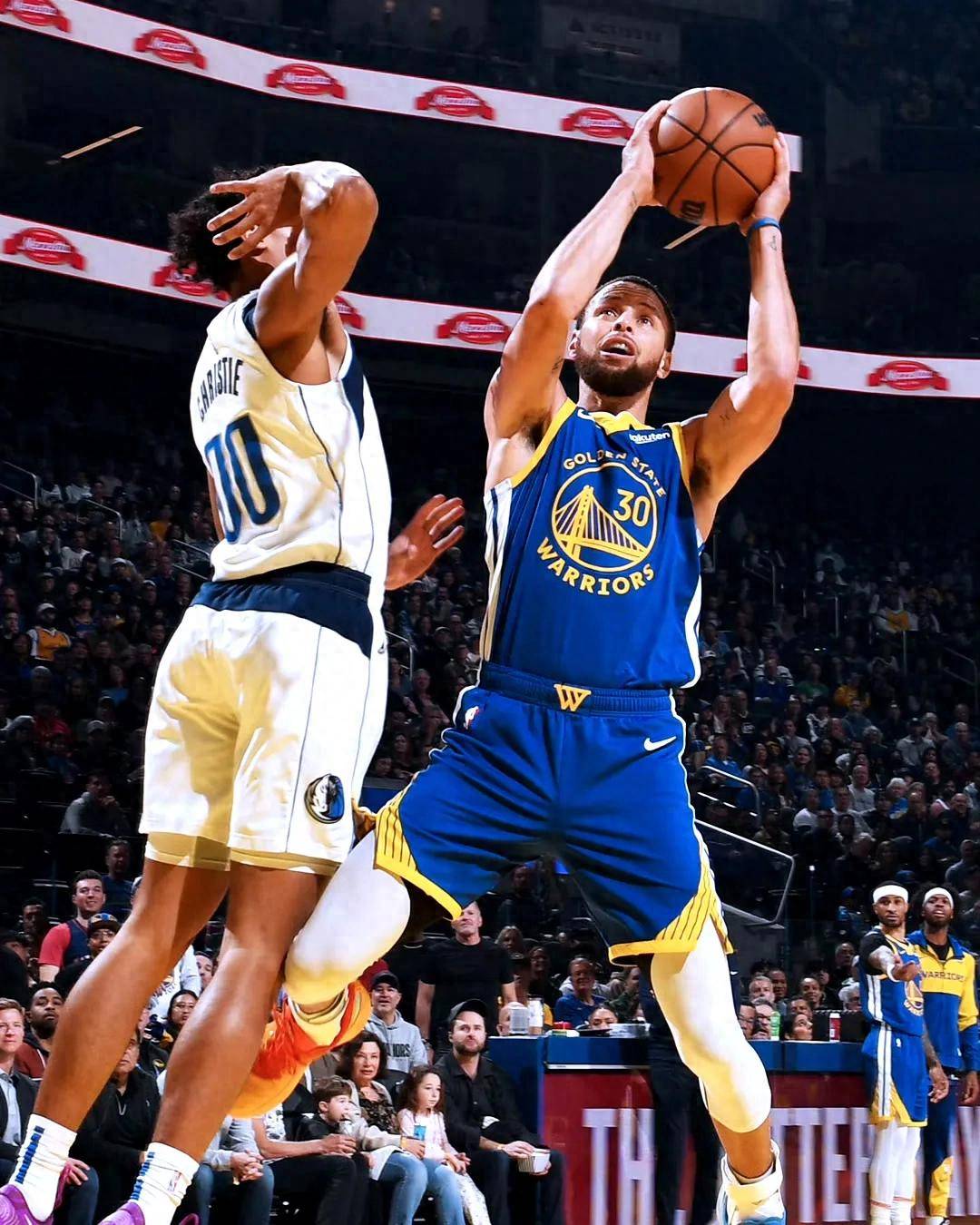 勇士大胜独行侠,取得四连胜 勇士大胜独行侠,取得四连胜