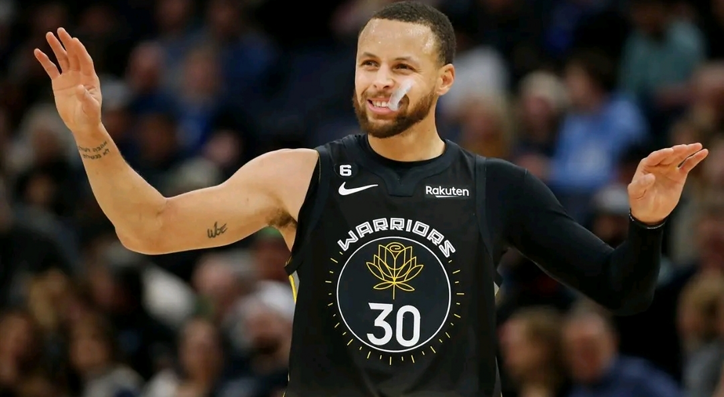 勇士球员史蒂芬-库里伤愈复出