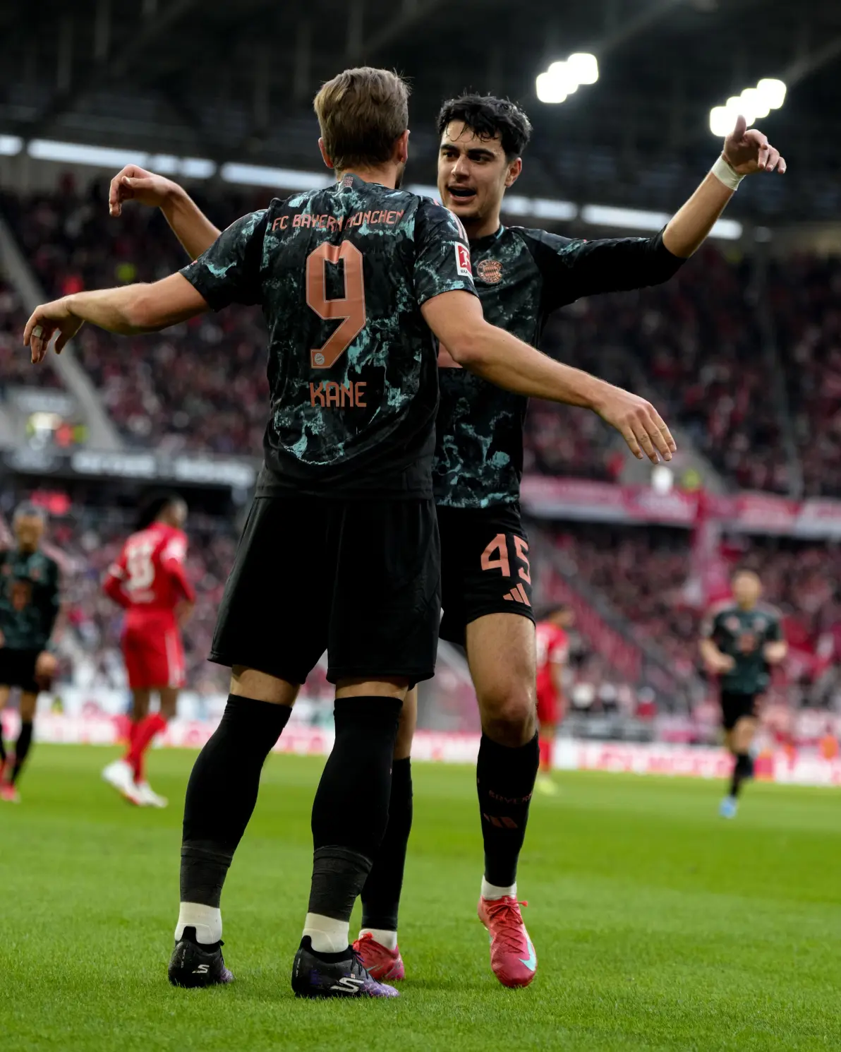 拜仁慕尼黑再度展示无敌之力,轻松击败弗赖堡保持不败纪录 拜仁慕尼黑再度展示无敌之力,轻松击败弗赖堡保持不败纪录