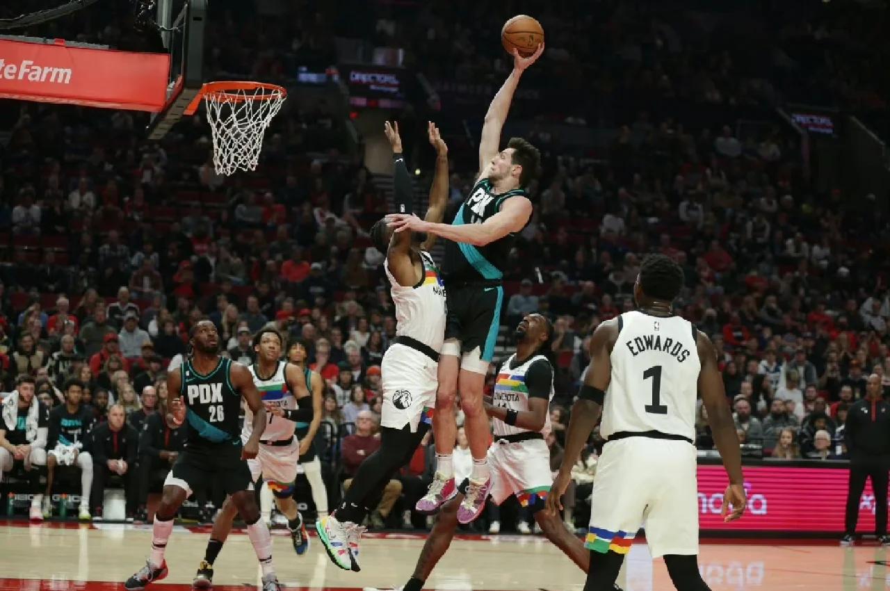 开拓者主场落败，利拉德孤军奋战无法扭转局势