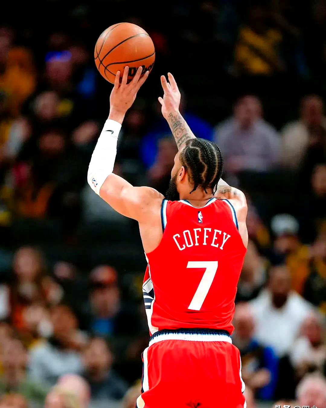 关于快船轻取马刺，拉文状态火热的信息